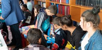 Activităţi social-filantropice îndreptate către elevi la Brăila Activităţi social-filantropice îndreptate către elevi la Brăila