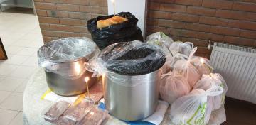 Arhiepiscopia Dunării de Jos oferă zilnic mâncare persoanelor fără adăpost, celor din carantină şi asistaţilor sociali Arhiepiscopia Dunării de Jos oferă zilnic mâncare persoanelor fără adăpost, celor din carantină şi asistaţilor sociali