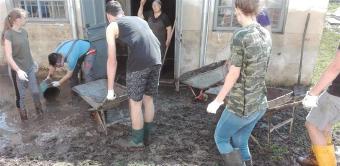 Continuă ajutorarea celor afectaţi de inundaţii la Corod Continuă ajutorarea celor afectaţi de inundaţii la Corod
