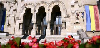 Burse pentru studenţi oferite de ierarhul Dunării de Jos Burse pentru studenţi oferite de ierarhul Dunării de Jos