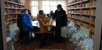 Copiii de la Şcoala Specială „Constantin Pufan“ din Galaţi au primit daruri din partea Arhiepiscopiei Dunării de Jos Copiii de la Şcoala Specială „Constantin Pufan“ din Galaţi au primit daruri din partea Arhiepiscopiei Dunării de Jos