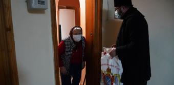 Faptele bune pentru familiile nevoiaşe continuă în municipiul Brăila Faptele bune pentru familiile nevoiaşe continuă în municipiul Brăila