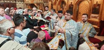 Activitate filantropică la Catedrala Arhiepiscopală din Galaţi în Duminica slăbănogului de la Vitezda Activitate filantropică la Catedrala Arhiepiscopală din Galaţi în Duminica slăbănogului de la Vitezda