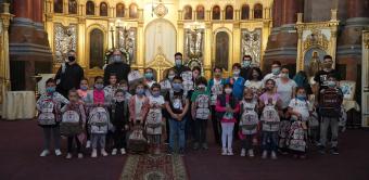 Arhiepiscopia Dunării de Jos continuă sprijinirea elevilor cu ghiozdane şi rechizite şcolare Arhiepiscopia Dunării de Jos continuă sprijinirea elevilor cu ghiozdane şi rechizite şcolare