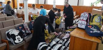 Arhiepiscopia Dunării de Jos oferă ghiozdane şi rechizite şcolare pentru 4.000 de copii Arhiepiscopia Dunării de Jos oferă ghiozdane şi rechizite şcolare pentru 4.000 de copii