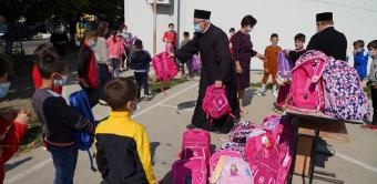 Arhiepiscopia Dunării de Jos oferă ghiozdane şi rechizite şcolare copiilor nevoiaşi Arhiepiscopia Dunării de Jos oferă ghiozdane şi rechizite şcolare copiilor nevoiaşi