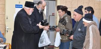 Mângâiere și daruri pentru semeni fără adăpost din Brăila Mângâiere și daruri pentru semeni fără adăpost din Brăila