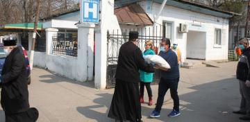 Spitalul şi Centrul de carantină din Tecuci, precum şi persoanele izolate la domiciliu au primit sprijin din partea Arhiepiscopiei Dunării de Jos Spitalul şi Centrul de carantină din Tecuci, precum şi persoanele izolate la domiciliu au primit sprijin din partea Arhiepiscopiei Dunării de Jos