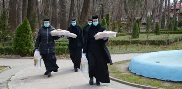 Maicile de la Mănăstirea „Sf. Pantelimon“ - Lacu Sărat sprijină persoanele aflate în carantină Maicile de la Mănăstirea „Sf. Pantelimon“ - Lacu Sărat sprijină persoanele aflate în carantină