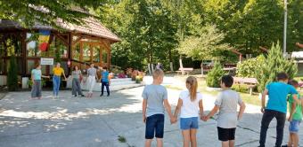 210 copii prezenţi la Tabăra „Lumina vie a mănăstirii în inima copilăriei“, desfăşurată în cadrul Protopopiatului Nicoreşti 210 copii prezenţi la Tabăra „Lumina vie a mănăstirii în inima copilăriei“, desfăşurată în cadrul Protopopiatului Nicoreşti