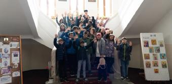 Oaspeţi în vizită la Aşezământul social-filantropic „Sf. Vasile cel Mare“ din Galaţi Oaspeţi în vizită la Aşezământul social-filantropic „Sf. Vasile cel Mare“ din Galaţi