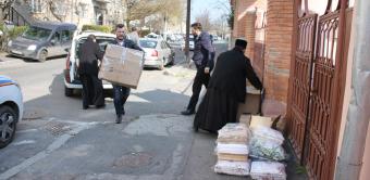 Arhiepiscopia Dunării de Jos continuă ajutorarea celor aflaţi în carantină în judeţele Galaţi şi Brăila Arhiepiscopia Dunării de Jos continuă ajutorarea celor aflaţi în carantină în judeţele Galaţi şi Brăila