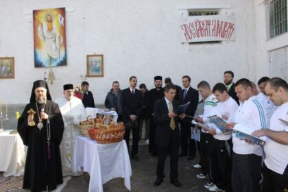Vizita pascală a IPS Arhiepiscop Casian la Penitenciarul din Galaţi – fotografia 2