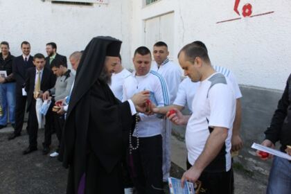 Vizita pascală a IPS Arhiepiscop Casian la Penitenciarul din Galaţi – fotografia 4
