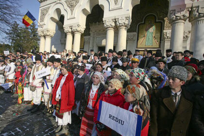 Festivalului de datini şi obiceiuri la Naşterea Domnului şi Anul Nou „Tudor Pamfile” (Ediţia a XXI-a) – fotografia 17