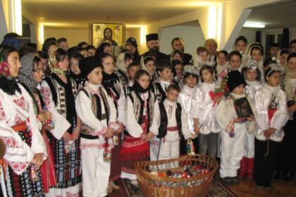 Înaltpreasfinţitul Părinte Casian colindat la reşedinţa arhiepiscopală – fotografia 8