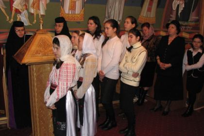 Aşezământul filantropic eparhial “Sfântului Vasile cel Mare” din Galaţi şi-a serbat ocrotitorul spiritual – fotografia 2