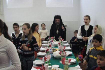 Aşezământul filantropic eparhial “Sfântului Vasile cel Mare” din Galaţi şi-a serbat ocrotitorul spiritual – fotografia 12