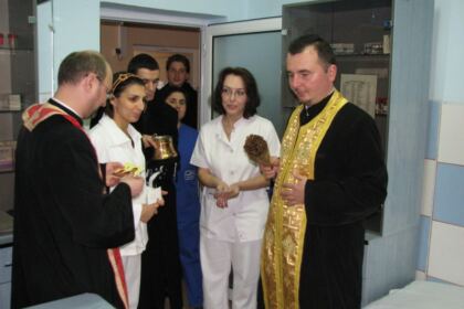 Sărbătoarea ocrotitorilor spirituali ai Spitalului de Urgenţă pentru Copii din Galaţi – fotografia 7