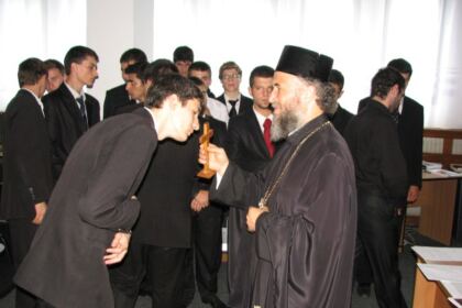 Arhiereasca binecuvântare pentru inscrierea la Facultate – fotografia 2