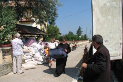 Ajutoare pentru sinistraţii din judeţele Bacău, Suceava şi Botoşani – fotografia 4