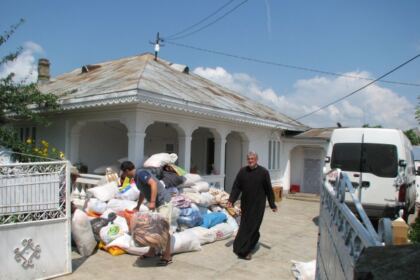 Ajutoare pentru sinistraţii din judeţele Bacău, Suceava şi Botoşani – fotografia 7