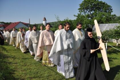 Festivalul tinerilor la Mănăstirea Buciumeni, în ziua Sfintei Treimi – fotografia 1