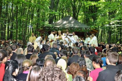Festivalul tinerilor la Mănăstirea Buciumeni, în ziua Sfintei Treimi – fotografia 2