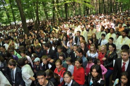Festivalul tinerilor la Mănăstirea Buciumeni, în ziua Sfintei Treimi – fotografia 3