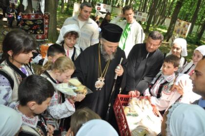 Festivalul tinerilor la Mănăstirea Buciumeni, în ziua Sfintei Treimi – fotografia 8