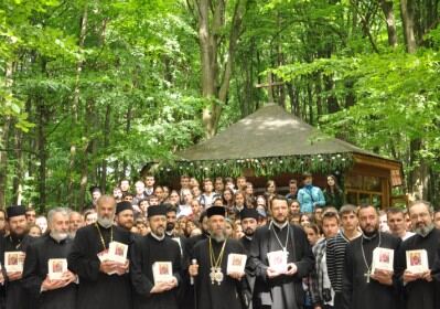 Festivalul tinerilor la Mănăstirea Buciumeni, în ziua Sfintei Treimi – fotografia 12