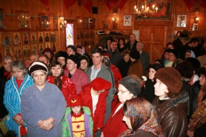 Activităţi social filantropice, la Duminica Sfintei Cruci, în Arhiepiscopia Dunării de Jos – fotografia 1