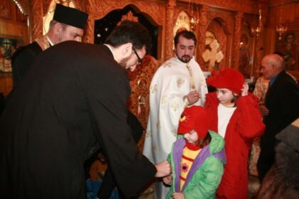Activităţi social filantropice, la Duminica Sfintei Cruci, în Arhiepiscopia Dunării de Jos – fotografia 3