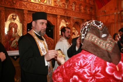 Activităţi social filantropice, la Duminica Sfintei Cruci, în Arhiepiscopia Dunării de Jos – fotografia 4