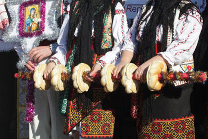 Festivalul de datini şi obiceiuri la Naşterea Domnului şi Anul Nou „Tudor Pamfile” – fotografia 4