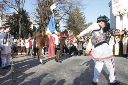 Festivalul de datini şi obiceiuri la Naşterea Domnului şi Anul Nou „Tudor Pamfile” – fotografia 12