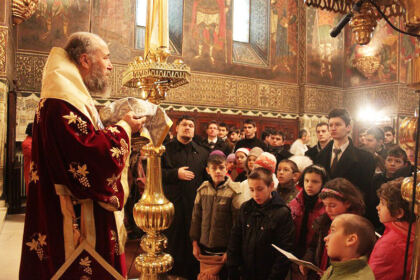 Copiii la liturghie în ziua Sfântului Igantie Teoforul – fotografia 1