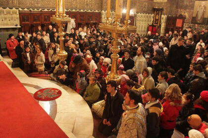 Copiii la liturghie în ziua Sfântului Igantie Teoforul – fotografia 7