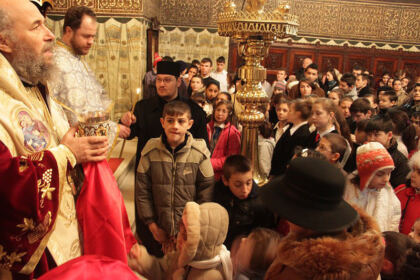 Copiii la liturghie în ziua Sfântului Igantie Teoforul – fotografia 13