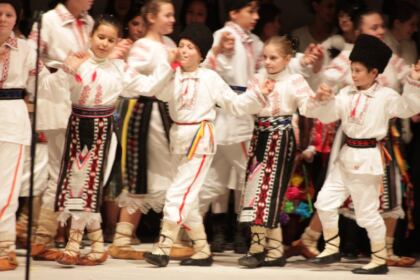Spectacolul „Crăciunul multicultural” – fotografia 8