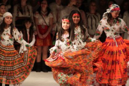 Spectacolul „Crăciunul multicultural” – fotografia 11