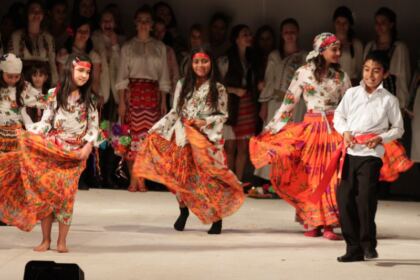 Spectacolul „Crăciunul multicultural” – fotografia 12