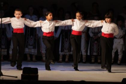 Spectacolul „Crăciunul multicultural” – fotografia 15