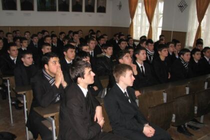 Simpozion dedicat poetului national Mihai Eminescu la Seminarul Teologic „Sfântul Apostol Andrei” din Galaţi – fotografia 1