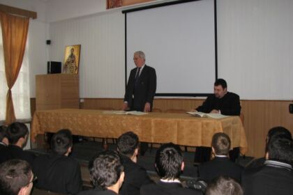 Simpozion dedicat poetului national Mihai Eminescu la Seminarul Teologic „Sfântul Apostol Andrei” din Galaţi – fotografia 2