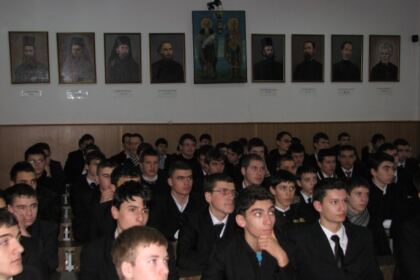 Simpozion dedicat poetului national Mihai Eminescu la Seminarul Teologic „Sfântul Apostol Andrei” din Galaţi – fotografia 3