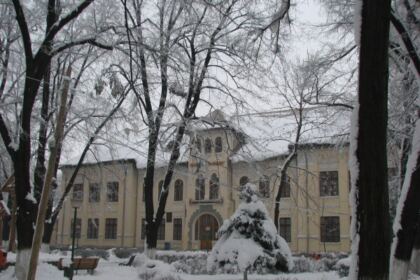 Simpozion în cinstea Sfinţilor Trei Ierarhi la  Seminarul Teologic „Sfântul Apostol Andrei” din Galati – fotografia 1