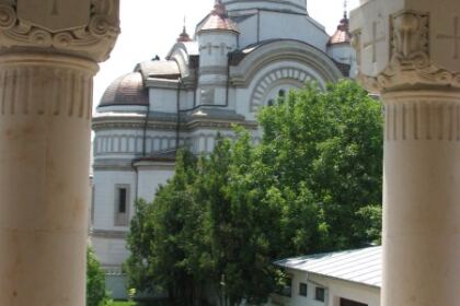Binecuvântarea absolvenţilor Seminarului Teologic „Sf. Ap. Andrei” din Galaţi pentru înscrierea la facultăţile de teologie – fotografia 1