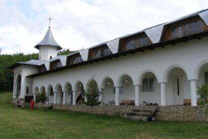 Tabăra de vară de la Mânăstirea Cârlomăneşti – 2011 – fotografia 1