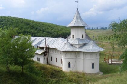 Tabăra de vară de la Mânăstirea Cârlomăneşti – 2011 – fotografia 3